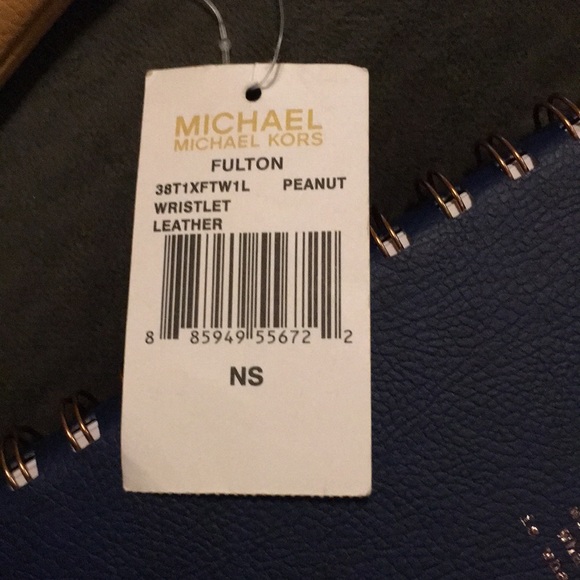 Michael Kors wristlet - Picture 2 of 4